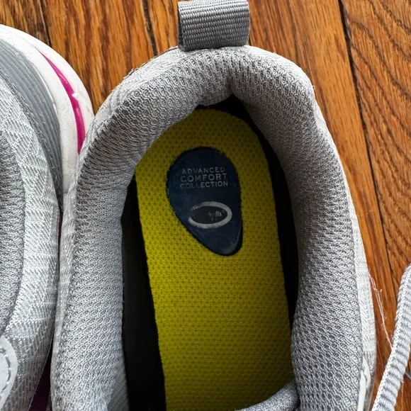 ASICS - Picture 4 of 5